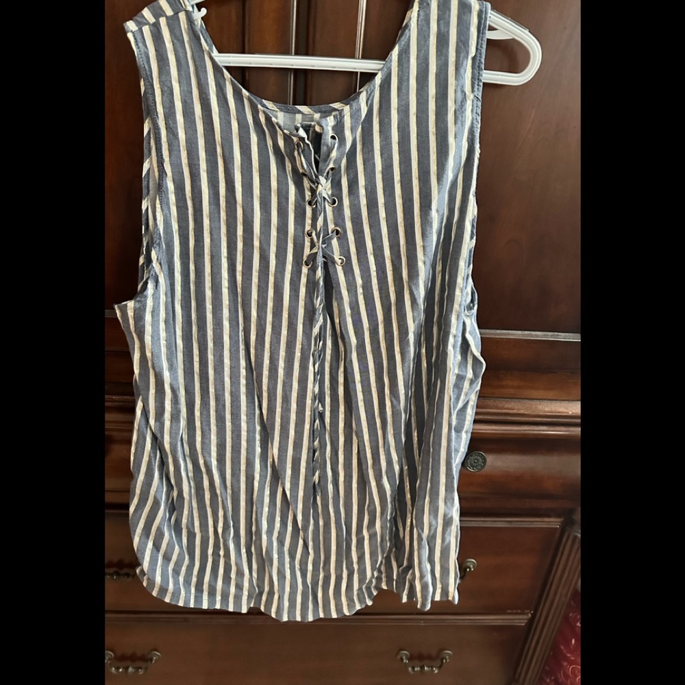 NWOT SLEEVELESS BLOUSE FROM DIA & CO